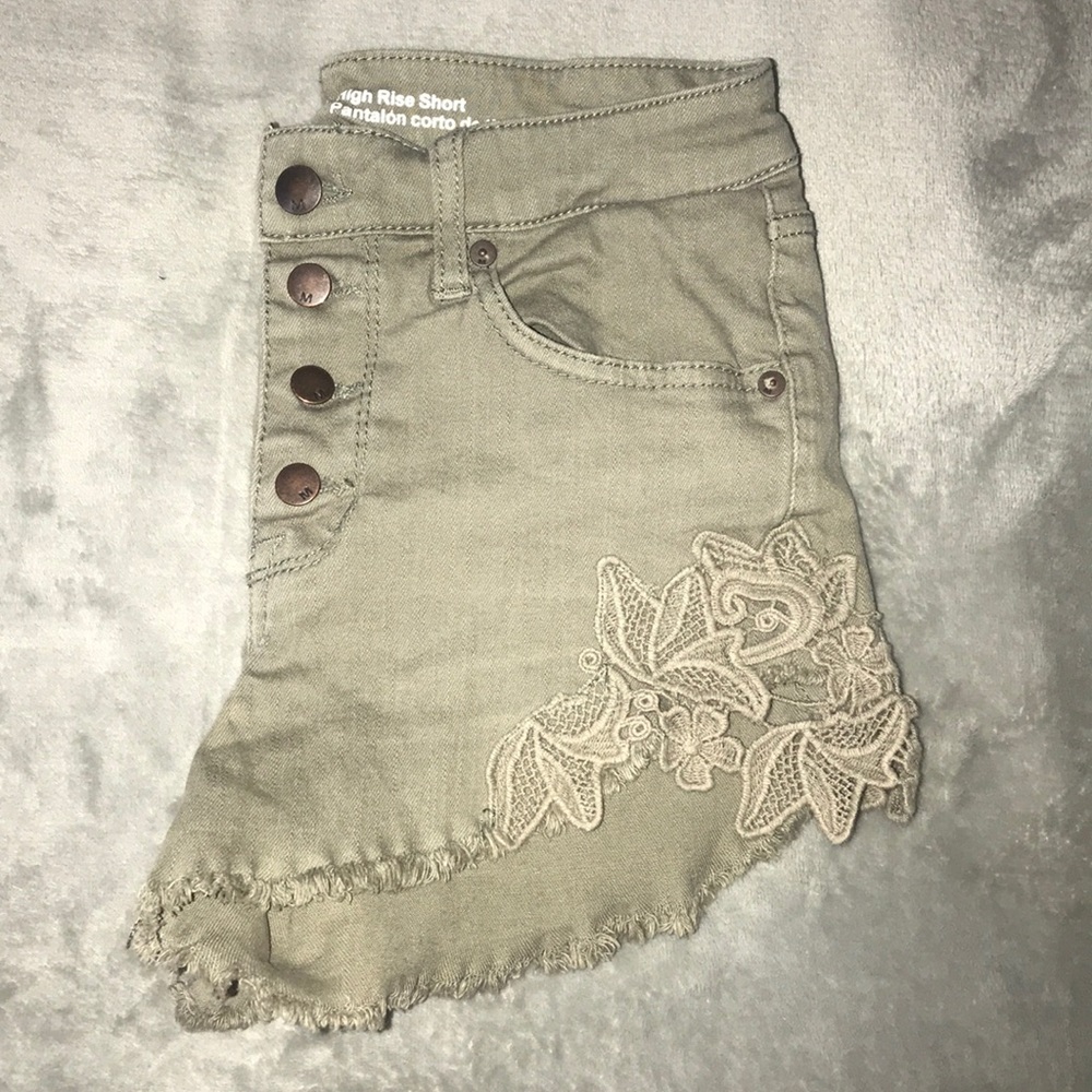 Shorts - Picture 3 of 3